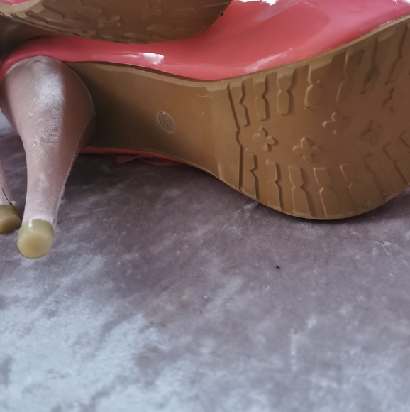 Heels - Picture 4 of 4